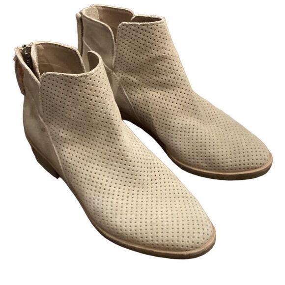 Dolce Vita Shoes - Dolce Vita PERFORATED ANKLE BOOTS Sz 6.5 Suede